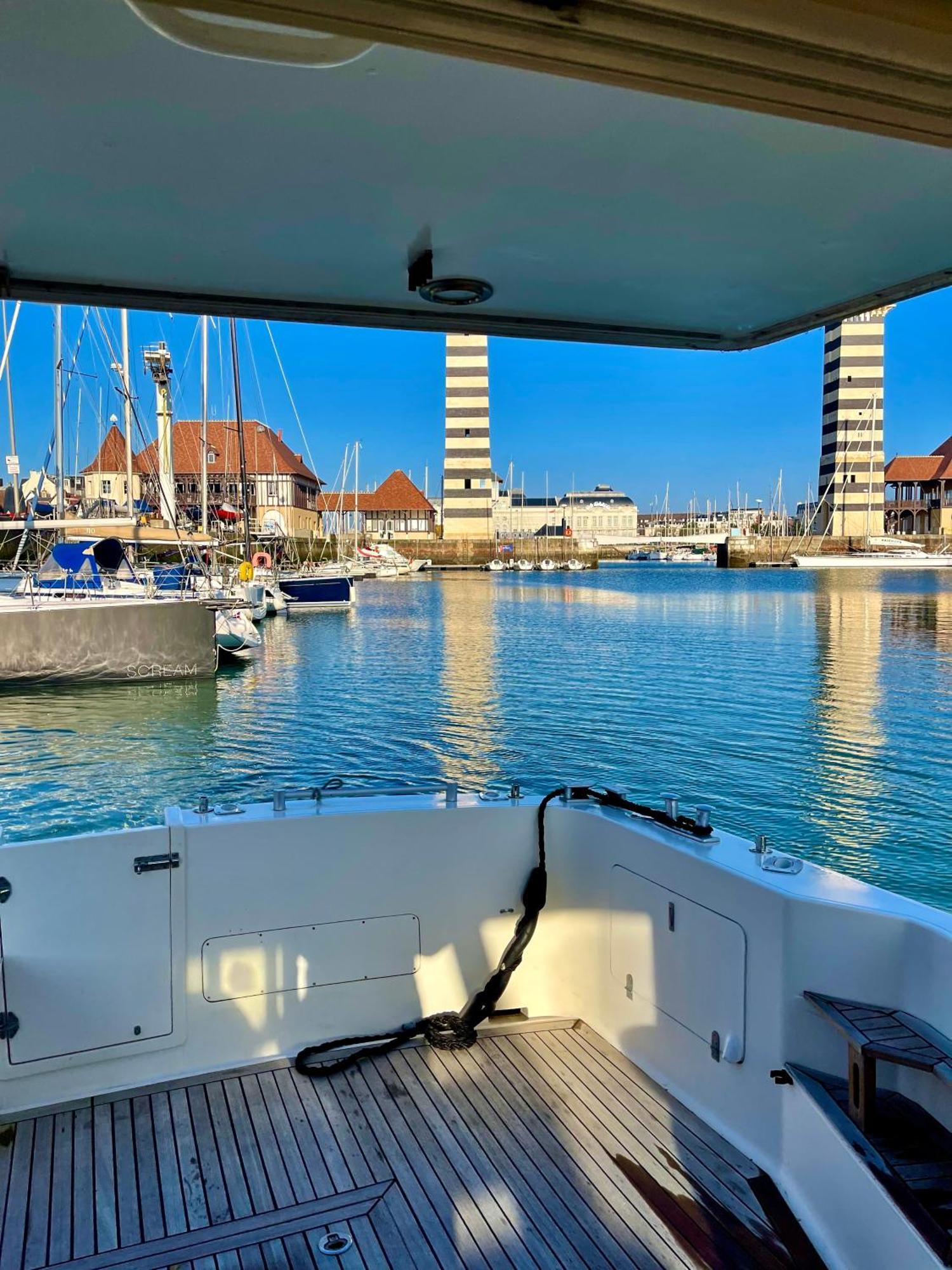 Yacht Ντοβίλ Εξωτερικό φωτογραφία